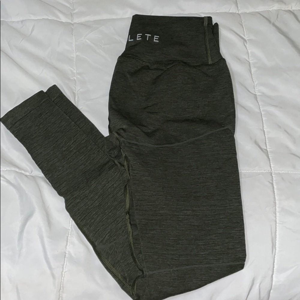 Alphalete revival leggings size M